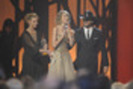 taylorswift9_win_cma09_h_h