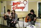 miley-cyrus_COM-radiodisneytakeover-2009jan30-010