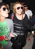 Miley-Cyrus_COM_LAXAirport_8Sept2010_15