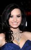 ghici-ale-cui-sunt-picioarele-update-ati-ghicit-era-vorba-despre-demi-lovato[1]