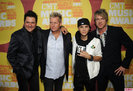 Justin-Bieber-Rascal-Flatts-CMT-Awards-Red-Carpet-01