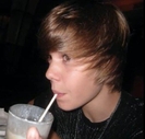 Justin-Bieber-Personal-Pics-justin-bieber-8381782-490-468