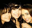 Selena-Demi-Miley-3-miley-cyrus-17131331-493-433