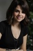 Selena-Gomez-selena-gomez-15201600-1707-2560