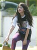 selena-gomez-sick-skateboarder-12