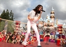 normal_Selena2BGomez2BCelebrities2Bperform2Bduring2Btaping2B824Qy0Le9LVl