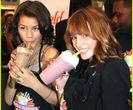 zendaya-bella-milkshakes-shake_thumb