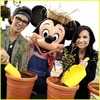 joe-jonas-demi-lovato-volunteer