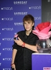 Justin-Bieber-attacked-Macys-Fragrance-Event-in-NYC-6-435x580