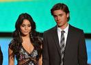 zac-efron-hudgens-vma-show