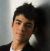 Joe-Jonas-Hairstyles-Cool-Guys-Haircuts-2