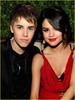 selena-gomez-justin-bieber-holding-hands-10 (1)