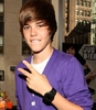 Justin+Bieber+Visits+Nintendo+World+Store+7DDF2R1Xensl