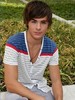 Zac_efron_spain_photo_shoot_grass_background_serious_300x400_240608