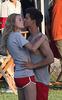 taylor-lautner-and-swift-valentines-day-kiss-05[1]