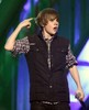 10078-bieber-performs-at-the-nickelodeon-kids-choice-awards-in-los