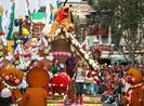 miley-cyrus_dot_com-waltdisneyworldchristmasparade2006-live-a001