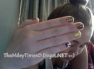 Loving my #blackandyellow new nails haha :-)