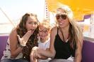 21315_11146_miley-cyrus_dot_com-dayforkids-2006sep16-park003