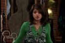 2-26-Wizards-vs-Vampires-On-Waverly-Place-selena-gomez-7405880-400-266